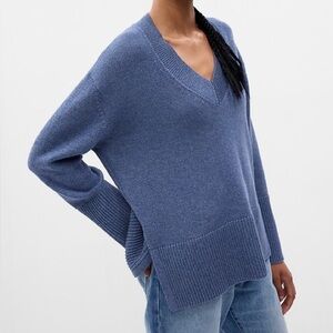 Gap 24/7 Split-Hem V-Neck Sweater Blue Heather